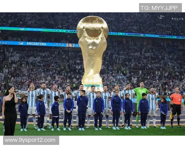 两位金球先生的传奇相遇2006年魔笛首秀梅西国家队首球回顾 两位金球先生的传奇相遇2006年魔笛首秀梅西国家队首球回顾